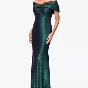 NWT Betsy & Adam Women's Long Off-The-Shoulder Gown